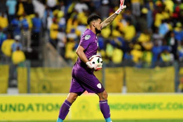Orlando Pirates set sights on goalkeeper Renaldo Leaner