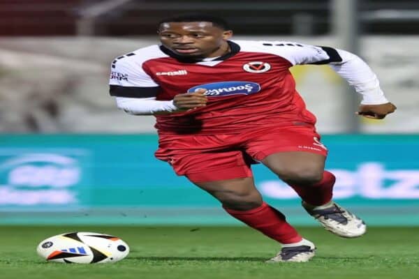 Enrique Lofolomo playing for Zulte-Waregem against Dender