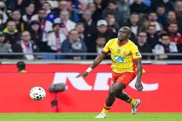 Malang Sarr playing for RC Lens in Ligue 1 match