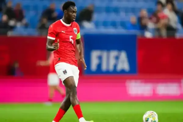 Samson Baidoo leaving pitch injured during Lens match against PSG