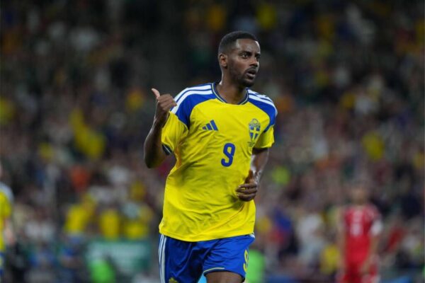 Lindelof hails Alexander Isak