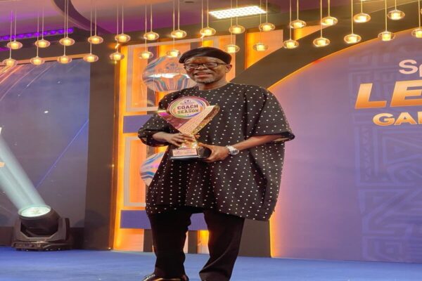 Charles Akonnor wins Kenya's Coach of the Season award
