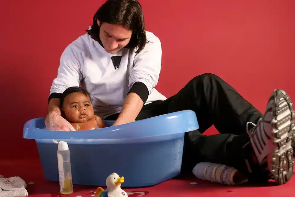 Messi bathing Lamine Yamal