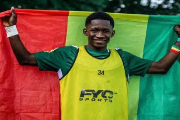 Guinean midfielder Moussa Cherif Sidibé showcasing his technical skills during a youth match