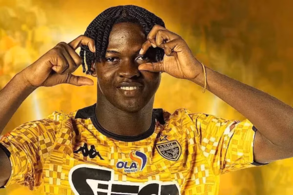 Souleymane Fofana celebrates during ASEC Mimosas title-winning season