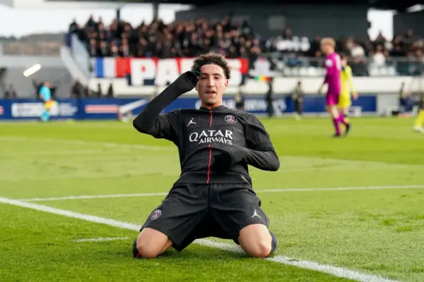 Adam Ayari signs first professional contract with PSG
