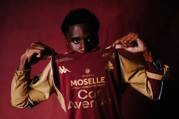 Bryan Song signs professional contract