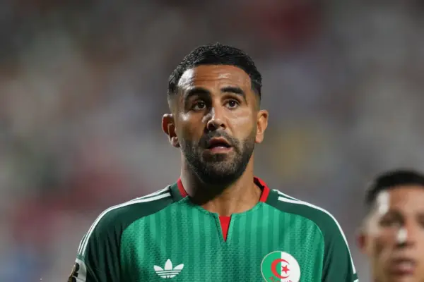 Como dismiss reports linking Riyad Mahrez with a summer transfer