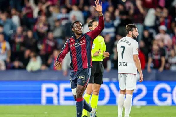 Karl Etta Eyong on the radar of Lyon