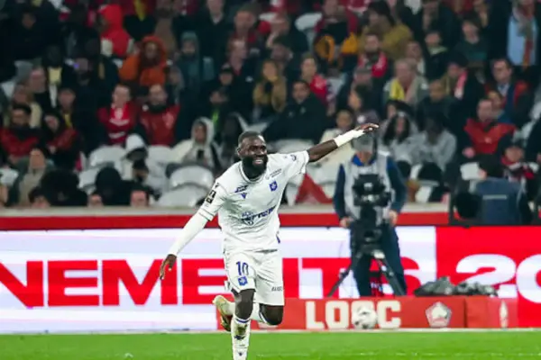 Lassine Sinayoko set to join Paris FC