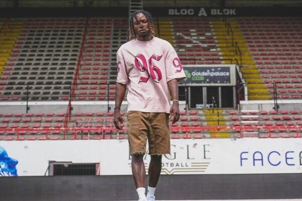 Usman Simbakoli is set to join Angers from RWDM after agreeing a three-year contract.