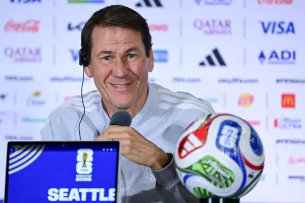 Rudi Garcia reacts as Belgium players Youri Tielemans and Leandro Trossard
