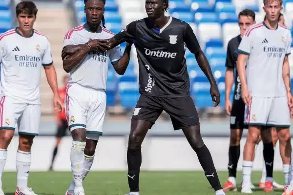 Djibril Gueye arrives in Portugal ahead of Sporting move