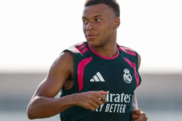 Kylian Mbappe returns to Real Madrid training