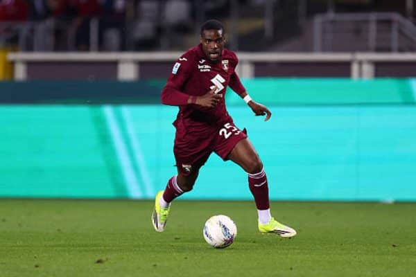 Eintracht Frankfurt nears deal for Niels Nkounkou transfer