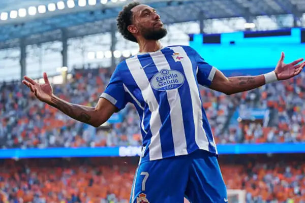 Pierre-Emerick Aubameyang on target for Deportivo La Coruna