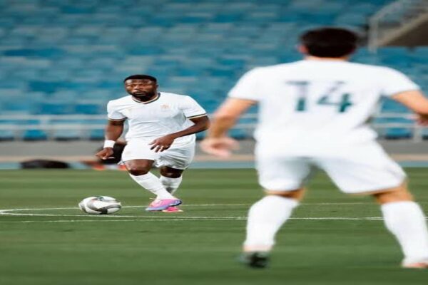 Chancel Mbemba playing for Al Diriyah in his debut match