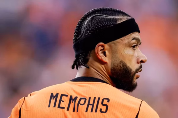 Memphis Depay signs new Corinthians contract until 2028