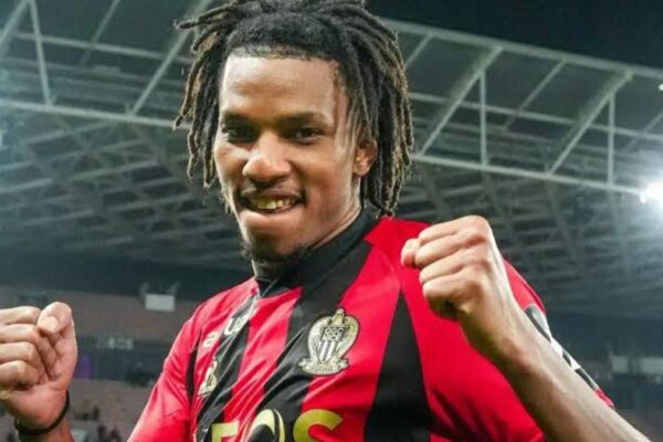 Hicham Boudaoui playing for Nice in Ligue 1
