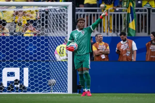 Zion Suzuki transfer to PSG collapses amid agent dispute