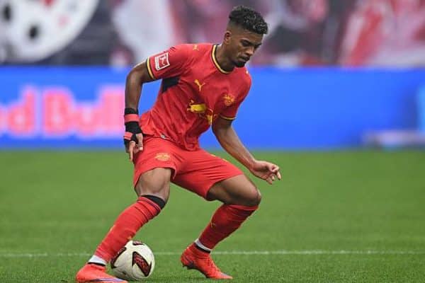Benjamin Henrichs challenges Ridle Baku at RB Leipzig