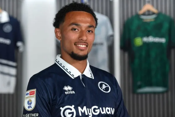 Femi Azeez set to join Brighton