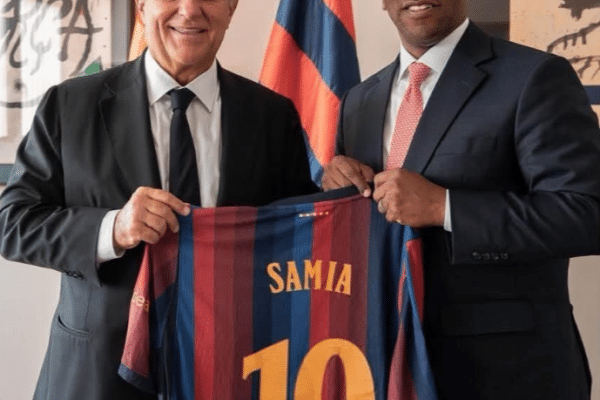Tanzania's Minister for Culture, Arts and Sports, Paul Makonda with Barcelona president