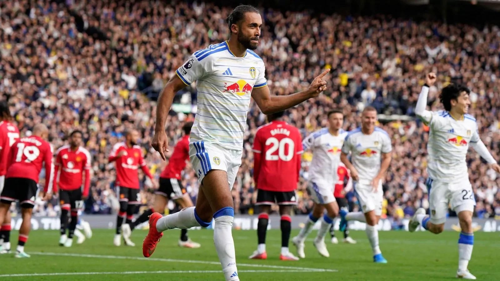 Leeds fight back to draw with Manchester United in bruising Roses derby